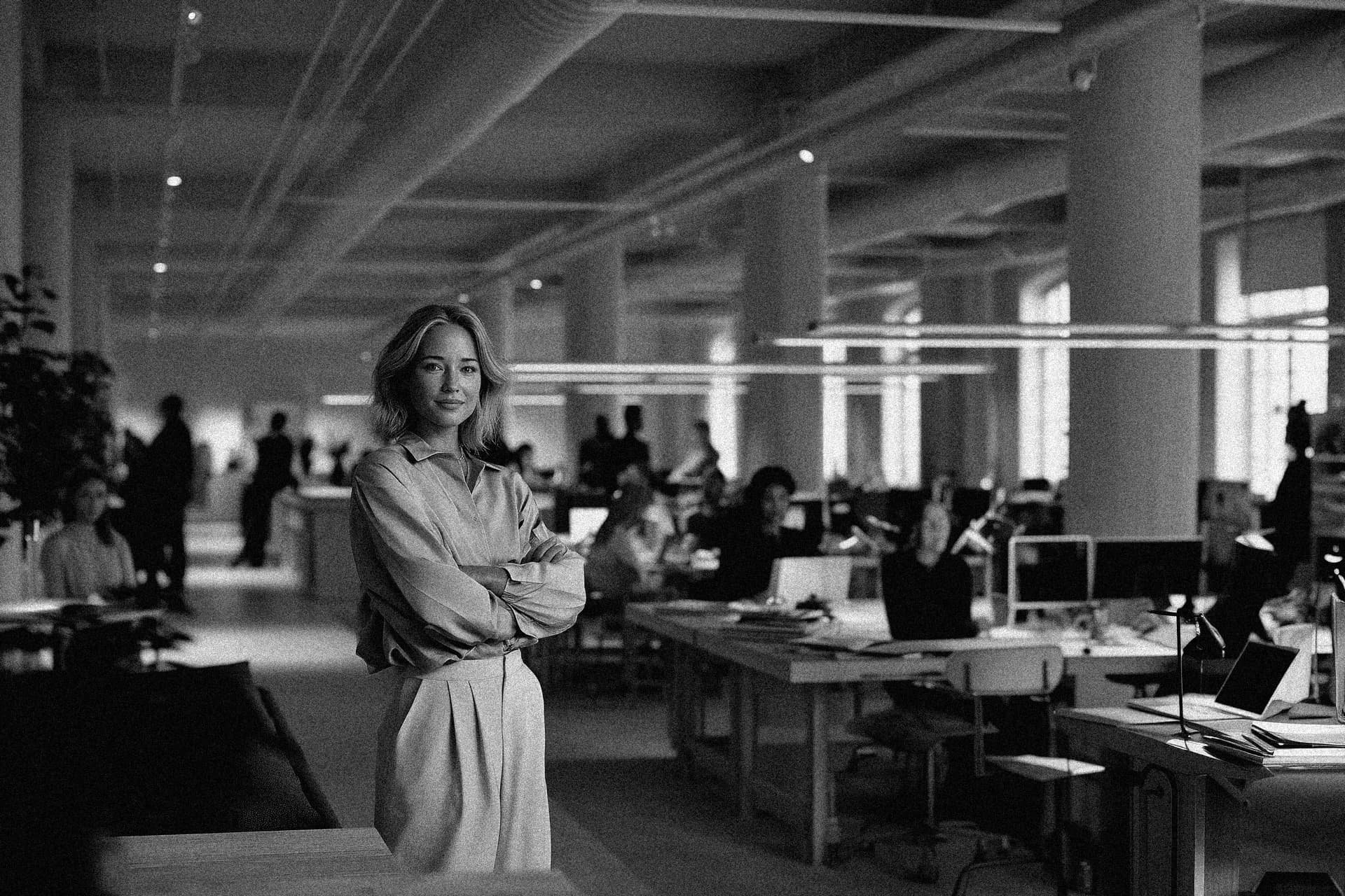 Illustrative image of a leader in a workplace